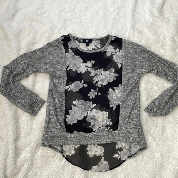 IZ‎ Byer Floral Detail Long Sleeve - Picture 1 of 4